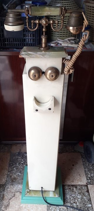 Colonnina marmo con telefono d'epoca