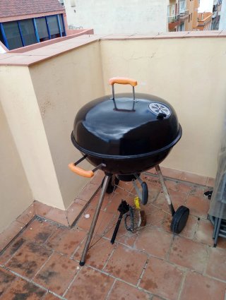 Mesa y 7 Sillas Terraza Plegables incluye barbacoa