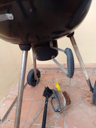 Mesa y 7 Sillas Terraza Plegables incluye barbacoa