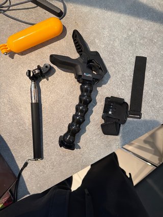 GoPro Hero 4 con pantalla y accesorios