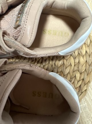 Bambas rosas clarito GUess