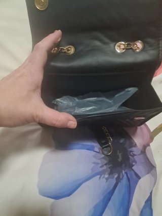 Bolso de fiesta negro y dorado