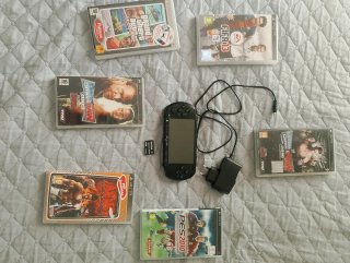 Console PSP nera + 5 giochi PSP SCAMBIO CON PS2
