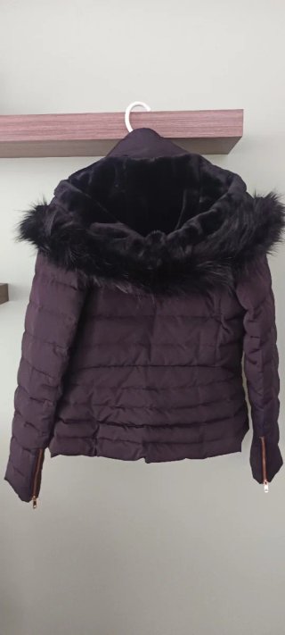 Plumífero Zara mujer corto forro de pelito