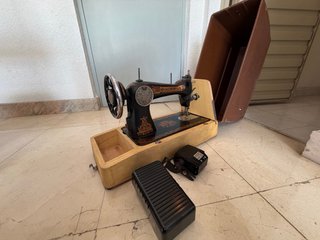Máquina de Coser Singer Antigua