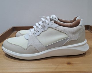 Zapatillas Clarks Beige, crema, gris y Blancas