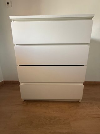 Dormitorio completo: 2 camas, armario, mesilla