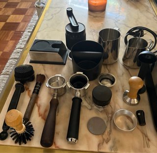 De’Longhi Dedica + kit barista completo