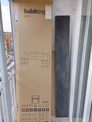 Cabecero madera y gris oscuro