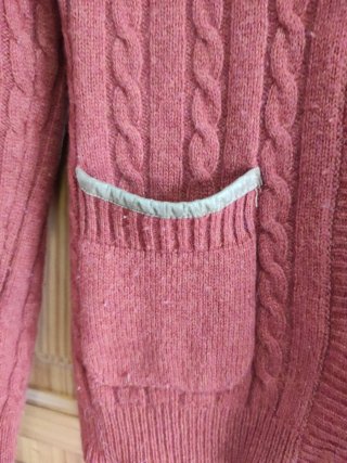 Chaqueta de punto naranja trenzada