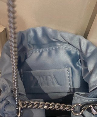 Bolso fiesta Zara azul y plateado