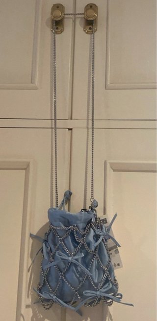 Bolso fiesta Zara azul y plateado