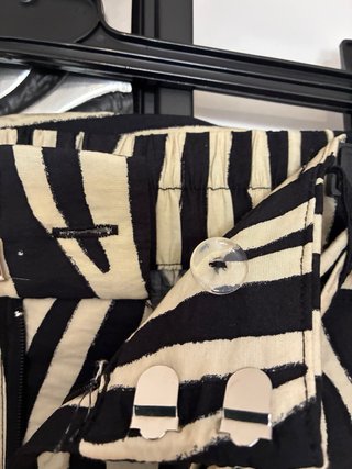 Pantalón ancho estampado cebra