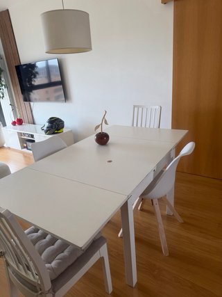 Mesa de comedor extensible blanca