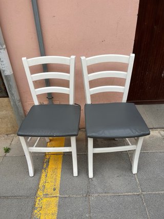 Juego de 2 sillas de madera blancas