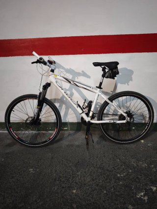 Bicicleta Orbea Blanca en muy buen estado
