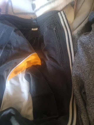 Chándal Adidas Negro y Naranja y chandal gris.