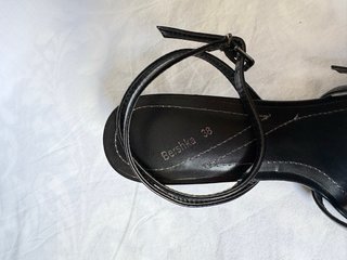 Sandalias tacón negras