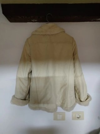 Abrigo Cortefiel Beige con Forro de Borrego