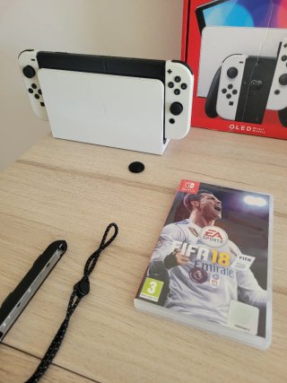 Nintendo Switch OLED Blanca + Juego y Accesorios