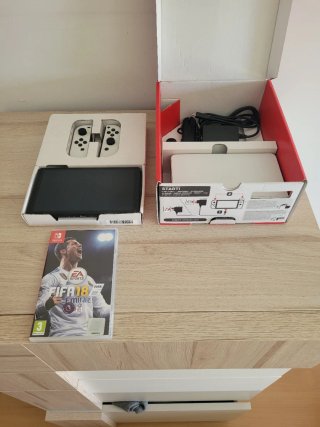 Nintendo Switch OLED Blanca + Juego y Accesorios