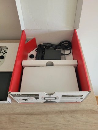 Nintendo Switch OLED Blanca + Juego y Accesorios