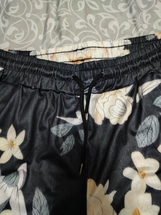 Pantalón ancho estampado floral