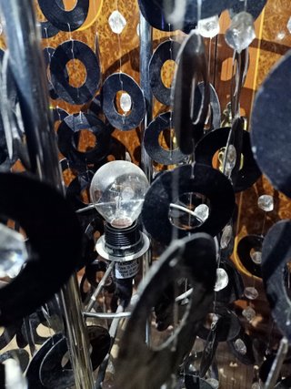 Lámpara de mesa colgante negra