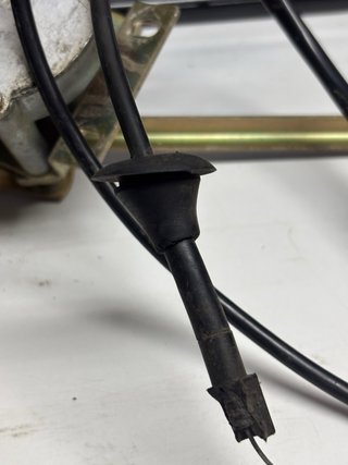 Manija y cable capó Mustang C