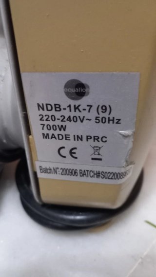 Radiador de aceite gris y amarillo