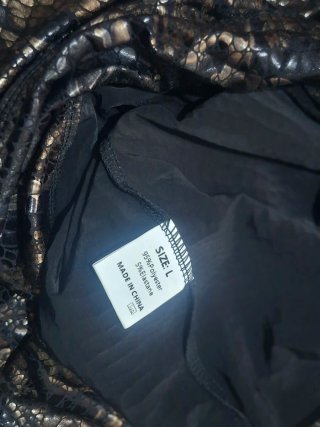 Pantalones efecto piel serpiente dorados