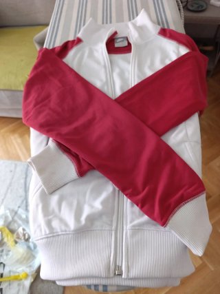 Chaqueta deportiva Nike blanca y roja
