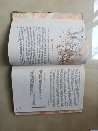 Libro escolar antiguo. Lecturas históricas.