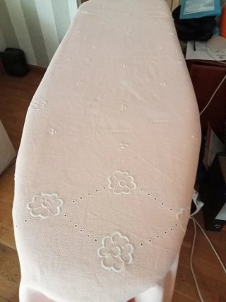 Mantel vintage bordado rosa