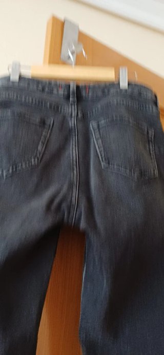 Pantalón vaquero gris oscuro mujer