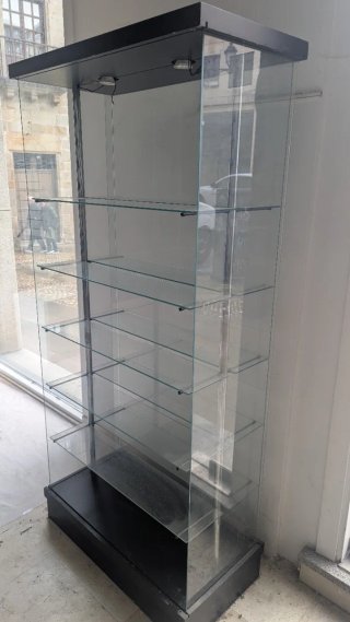 Estantería de cristal y metal