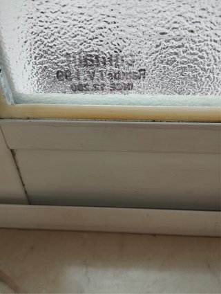 Ventana corredera con cristal translúcido