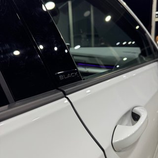 Volkswagen Golf 8.5 R 2.0 TSI 333cv Black Edition