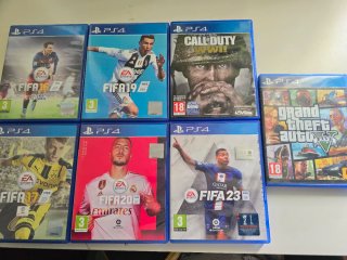 PS4 + 7 Giochi + 2 Controller