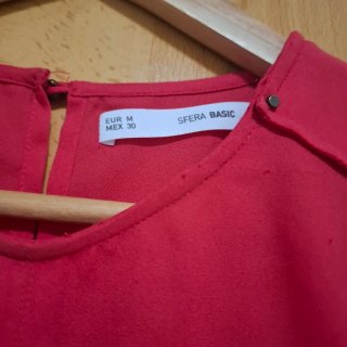 Blusa sin mangas roja.Muy Bonita y con mucha caída
