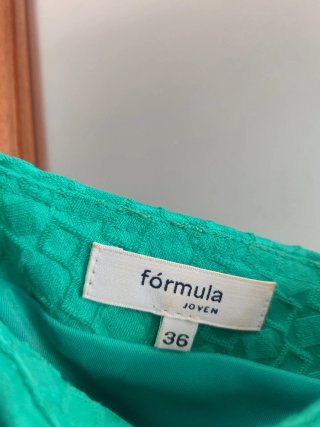 Vestido de fiesta verde asimétrico