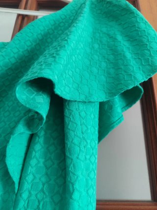 Vestido de fiesta verde asimétrico