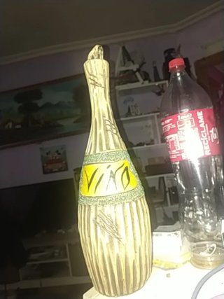 Botella artesanal Vino cerámica y madera