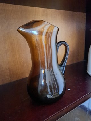 Jarra de cristal vintage ámbar