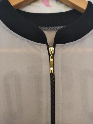 Chaqueta Bomber Beige y Negra Semitransparente