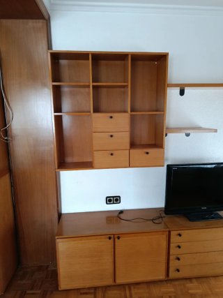 Mueble de salón madera y cristal