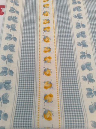 Tela provenzal vintage con rosas amarillas