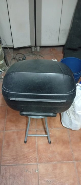 Baúl para moto SHAD 37 negro y rojo