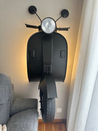 Moto Decorativa Negra con Luz