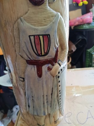 Paragüero de cerámica con figura